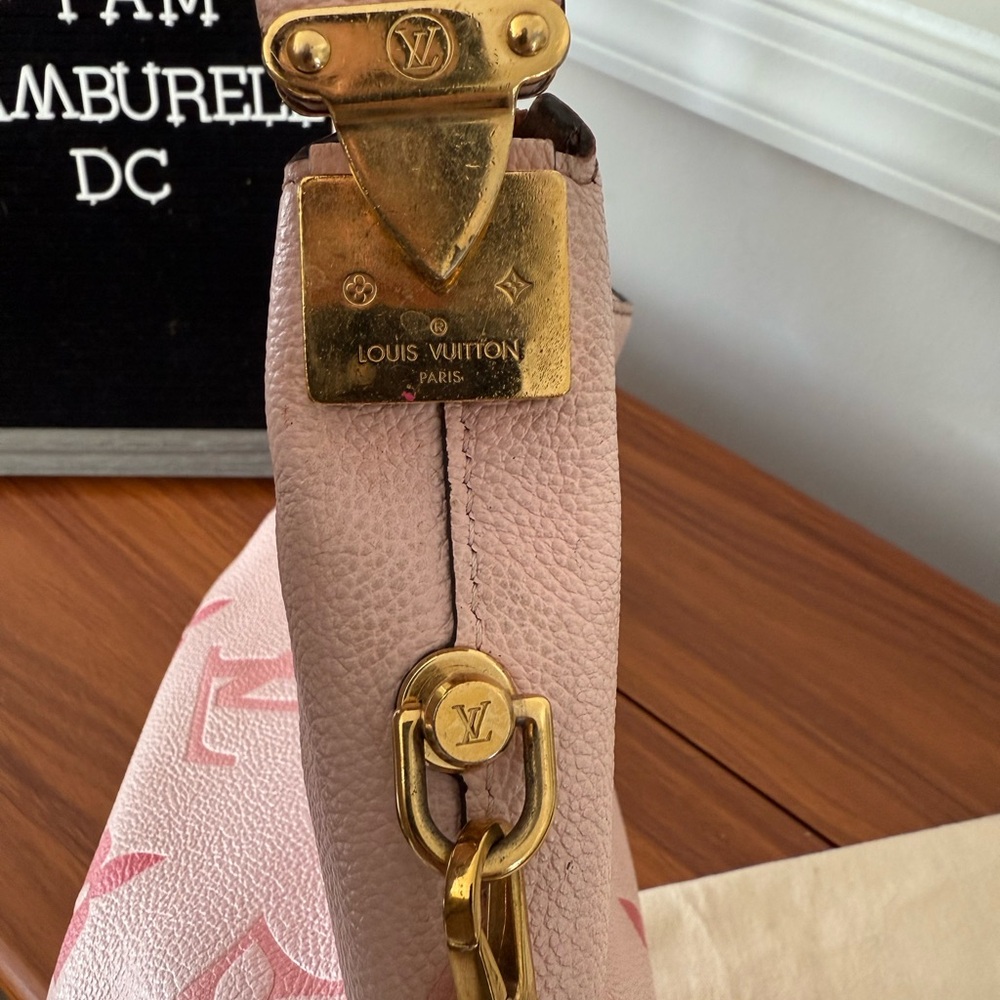 Louis Vuitton Pink By the pool Marshmallow PM - Picture 7 of 17